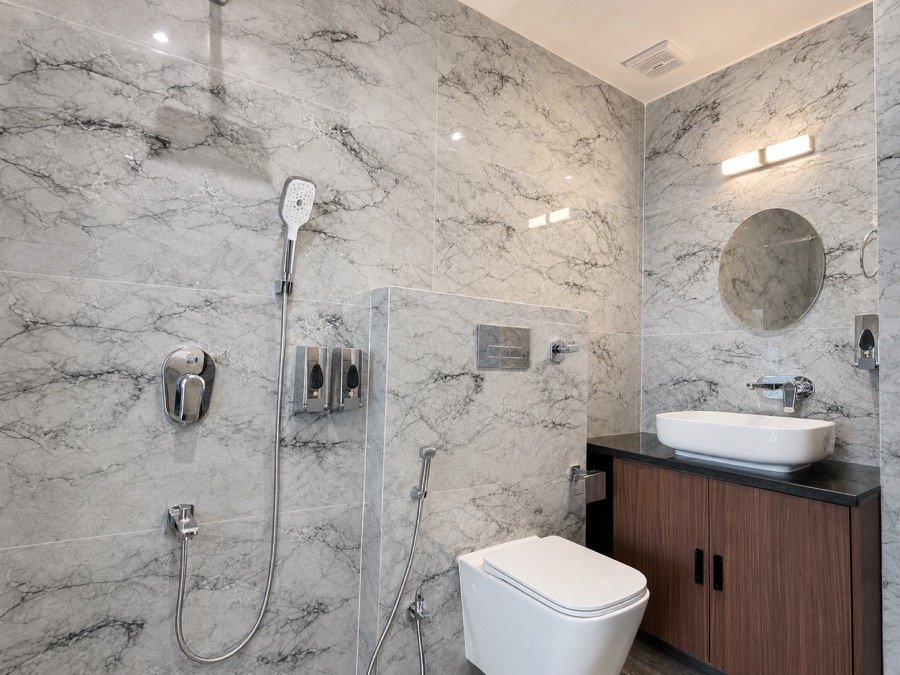Marble-finished bathroom at Pineora Dalhousie