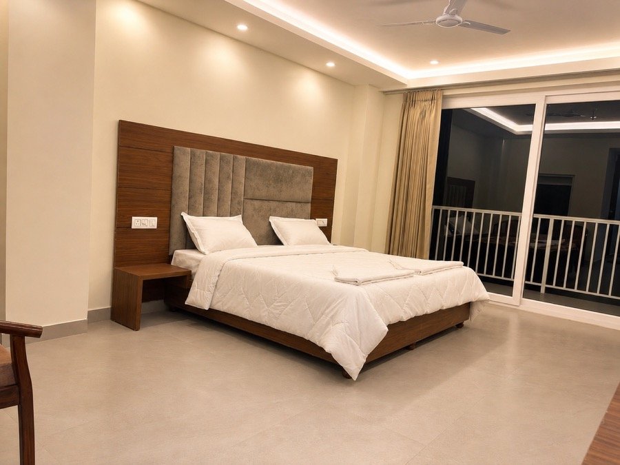 Premium Panorama Suite at Hotel Pineora in the evening
