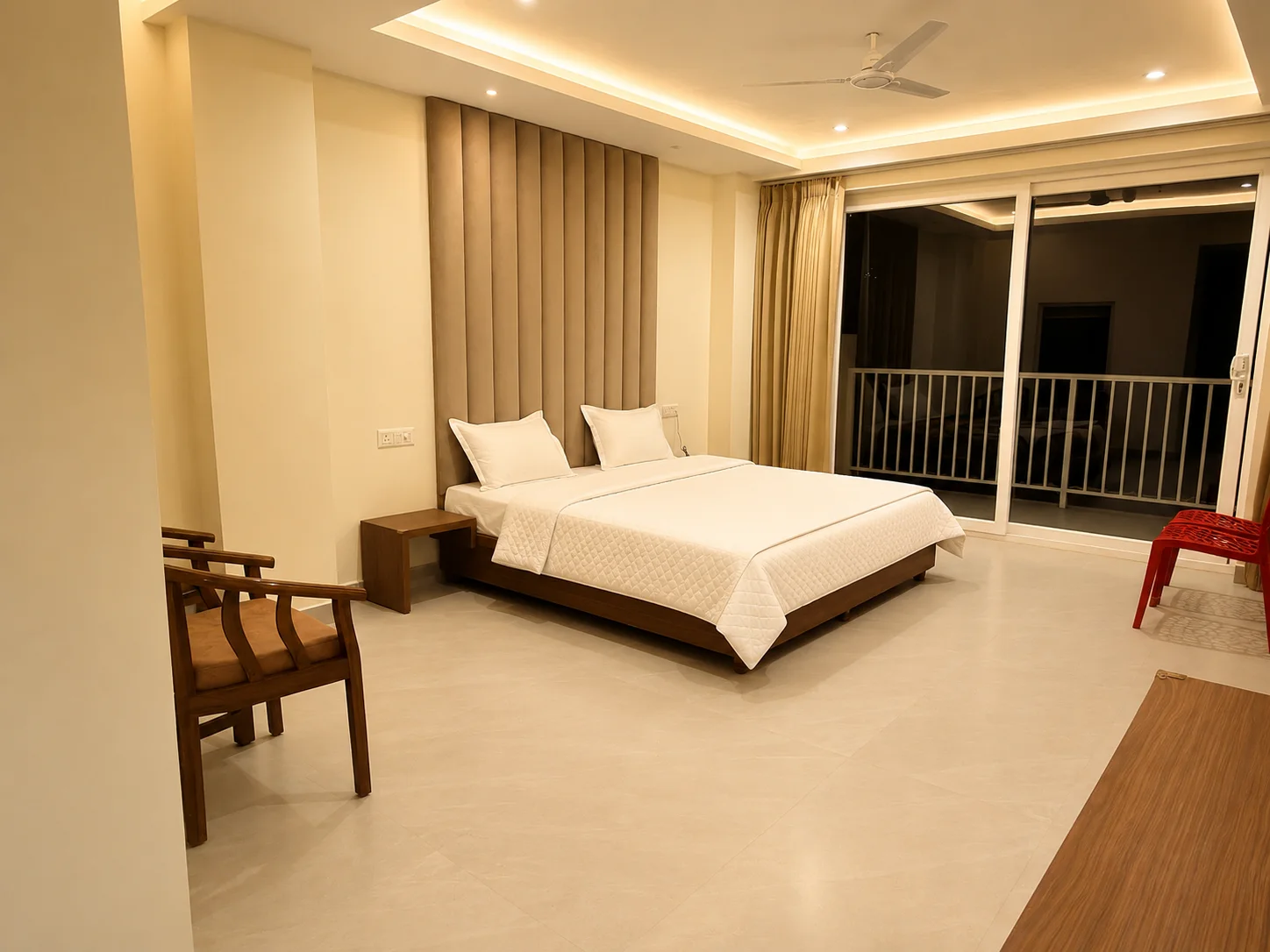 Spacious Luxury Mountain View room at Hotel Pineora Dalhousie