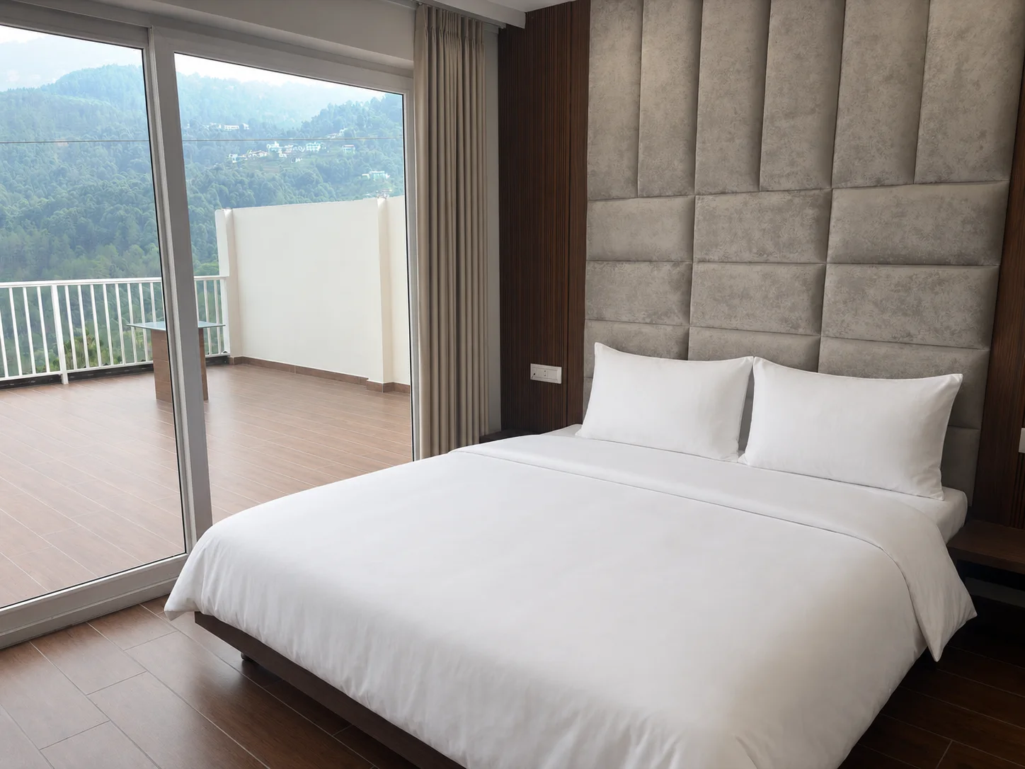 Premium Panorama Suite with large private balcony and mountain view at Hotel Pineora